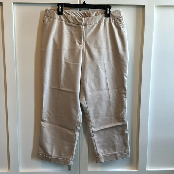 Lane Bryant‎ cropped cuffed pants - Picture 1 of 9
